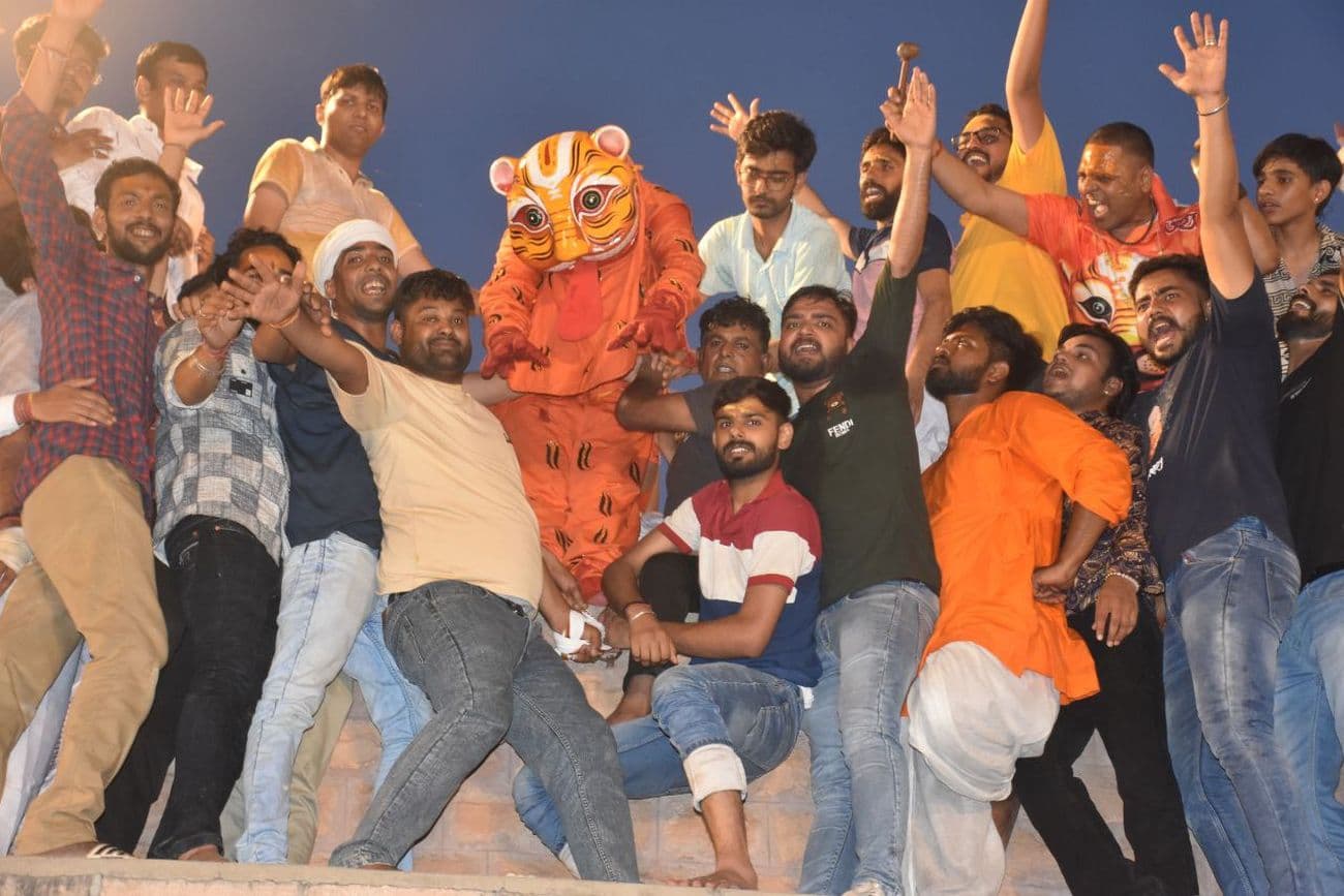 Lord Narasimha appeared after tearing the pillar, killed Hiranyakashyap, echoed cheers