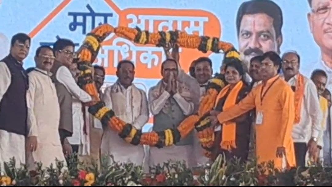 CG News: मोर आवास मोर अधिकार कार्यक्रम में पहुंचे केंद्रीय मंत्री शिवराज सिंह चौहान, देखें 

