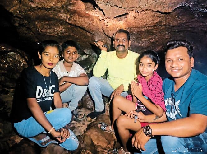 CG News: खुल गई मंडीपखोल गुफा, पहुंचे हजारों पर्यटक, देखें तस्वीरें 
