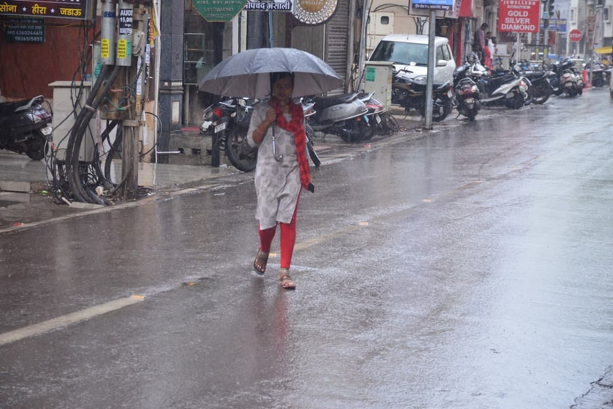 Pre Monsoon: प्री-मानसून ने पकड़ी रफ्तार! अगले 7 दिनों तक बारिश के आसार, 22 जिलों में ऑरेंज-येलो अलर्ट
