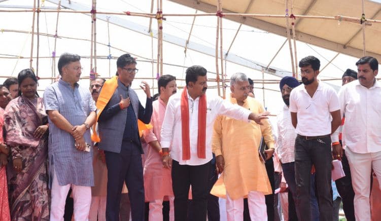 CG News: 13 मई को मोर आवास मोर अधिकार कार्यक्रम,  उप मुख्यमंत्री ने लिया तैयारियों का जायजा, देखें 
