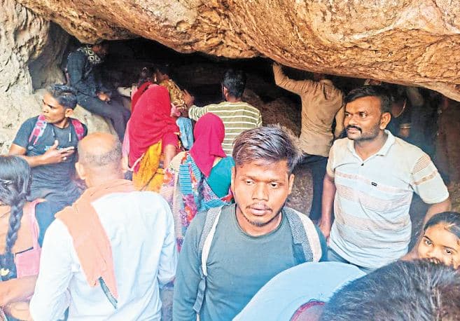 CG News: खुल गई मंडीपखोल गुफा, पहुंचे हजारों पर्यटक, देखें तस्वीरें 
