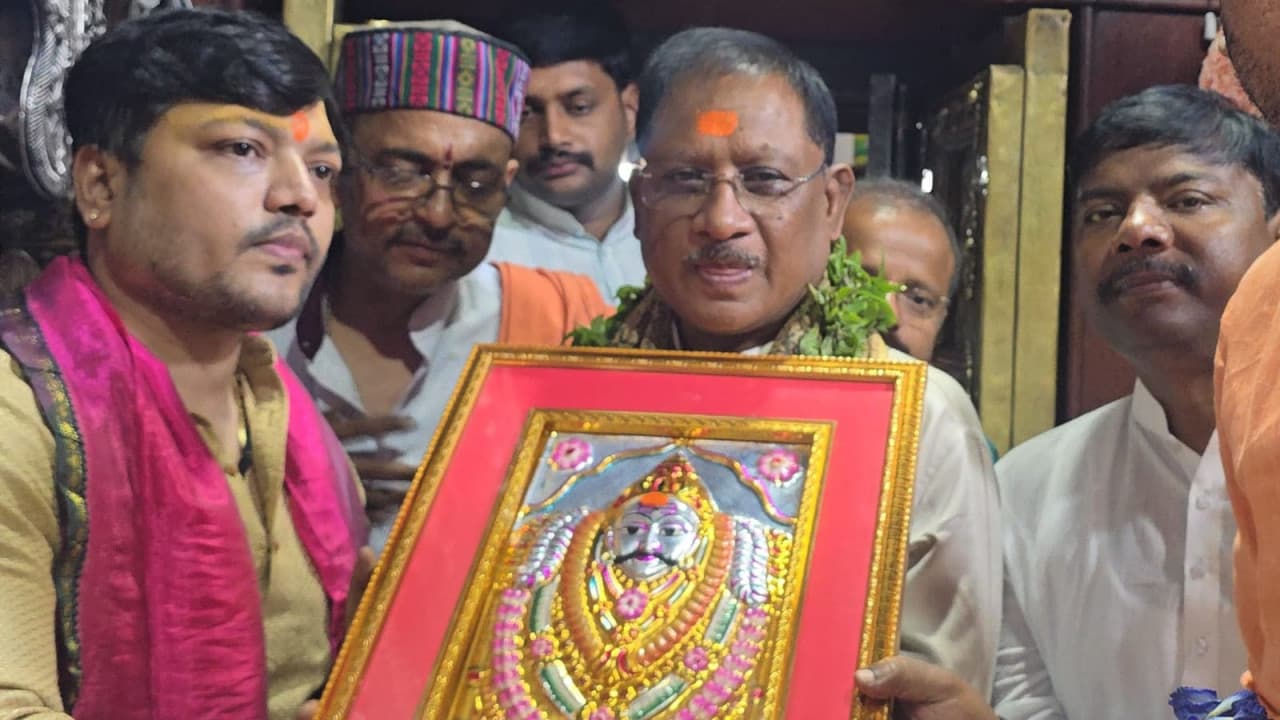 CG News: काशी पहुंचे मुख्यमंत्री विष्णुदेव साय, काल भैरव मंदिर में  की पूजा-अर्चना,देखें तस्वीरें 
