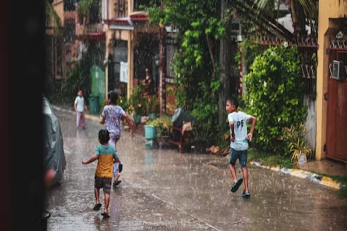 CG Weather Update: मानसून पकड़ेगा रफ्तार! इन जिलों में तेज हवाओं के साथ होगी तेज बारिश, IMD का यलो अलर्ट जारी
