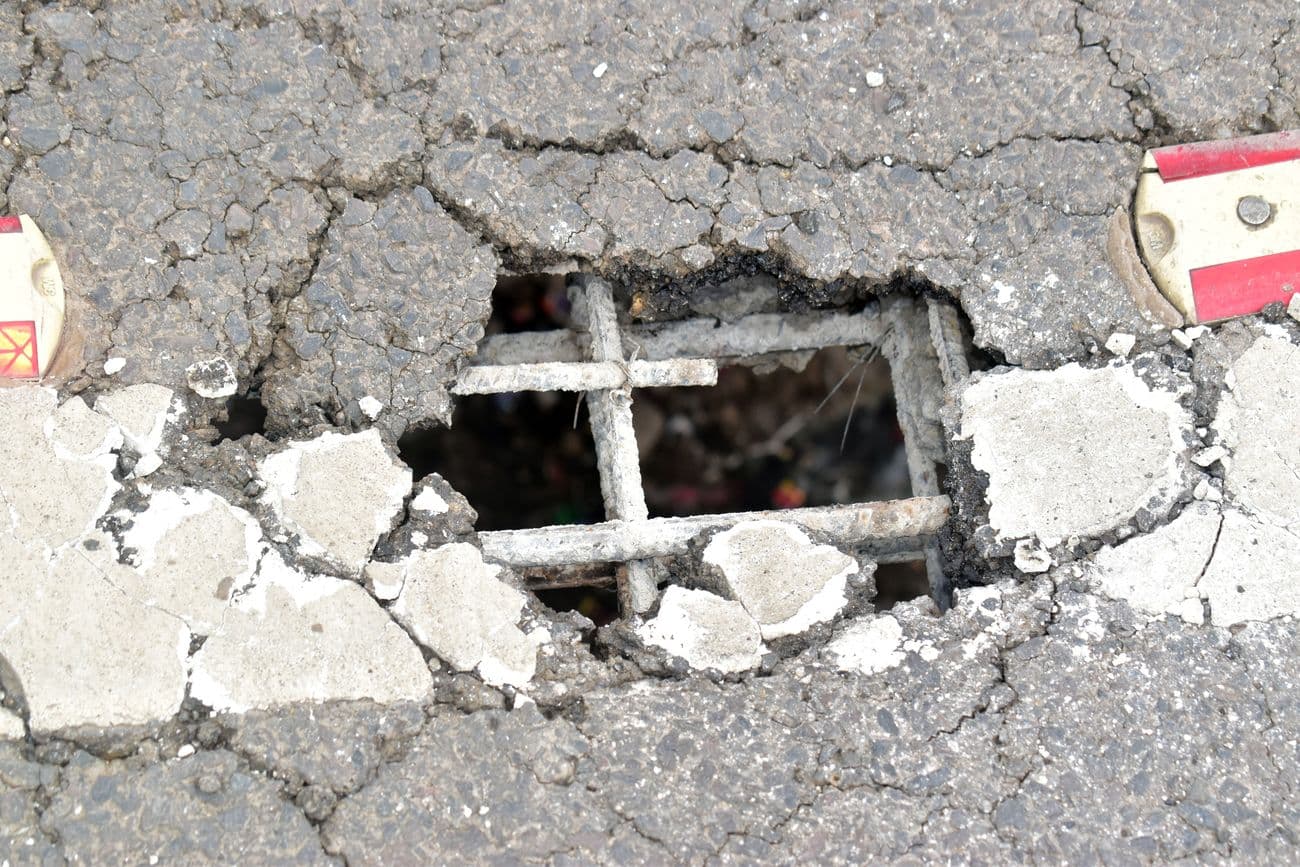 Pothole formed in the road due to RCC collapse, ROB was started without inauguration one and a half year ago