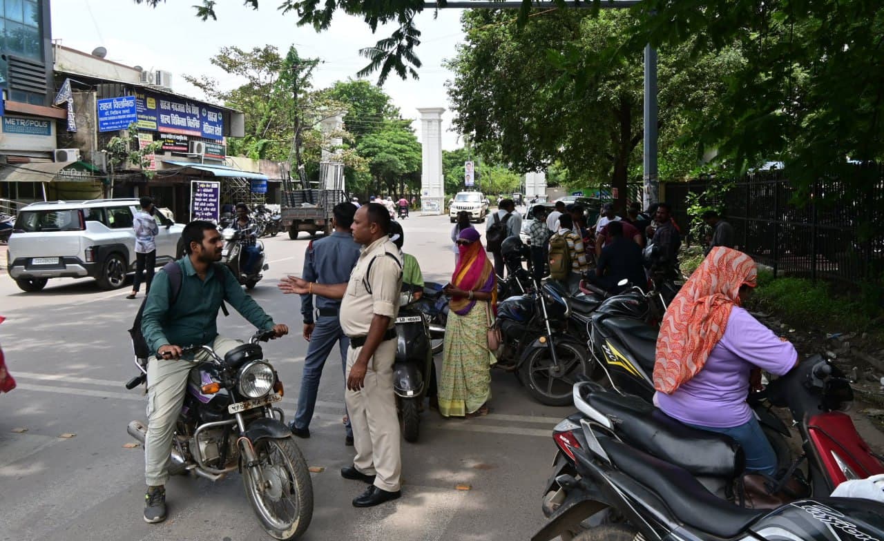 CG News: जल्द लगवा ले हाई सिक्योरिटी रजिस्ट्रेशन प्लेट, रायपुर के इन स्थानों में बना चेकिंग पाइंट, देखें तस्वीरें 
